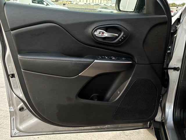 Used 2020 Jeep Cherokee Limited FWD image 9