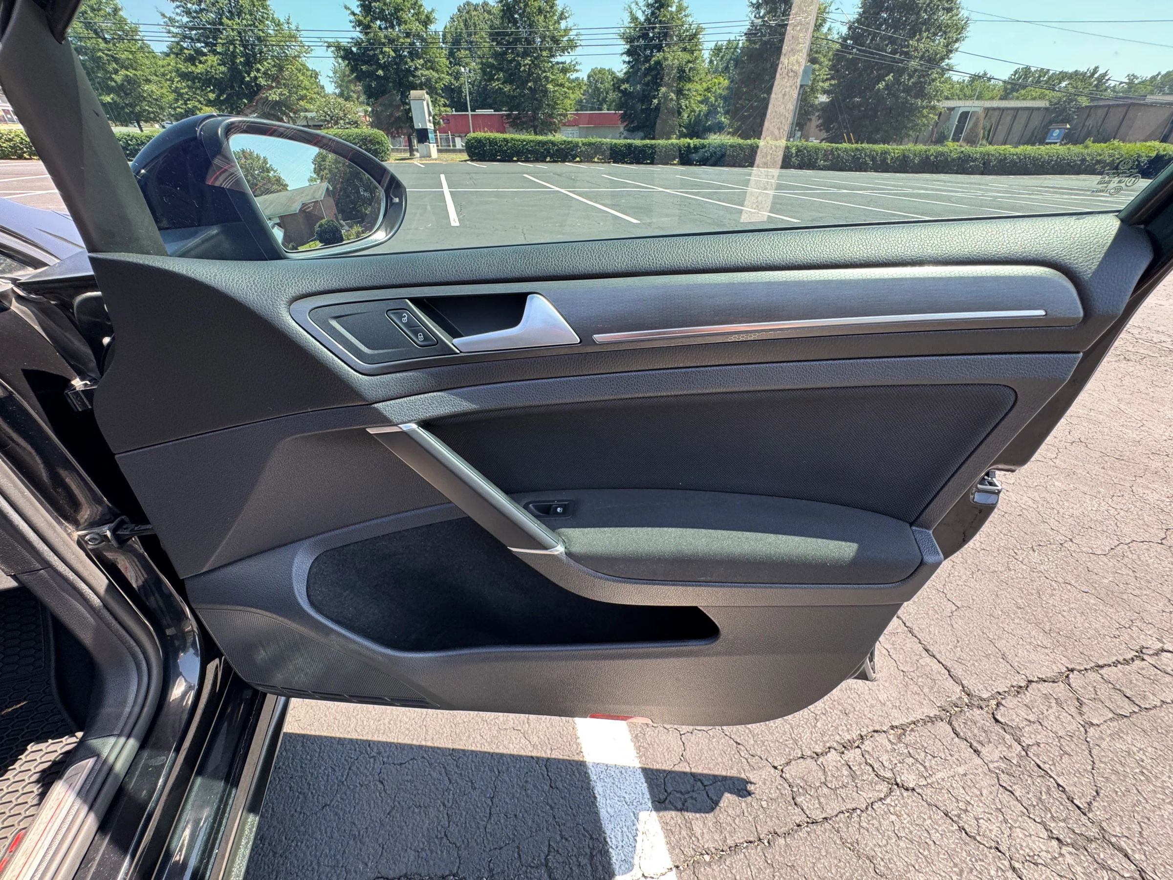 Used 2021 Volkswagen GTI SE image 19