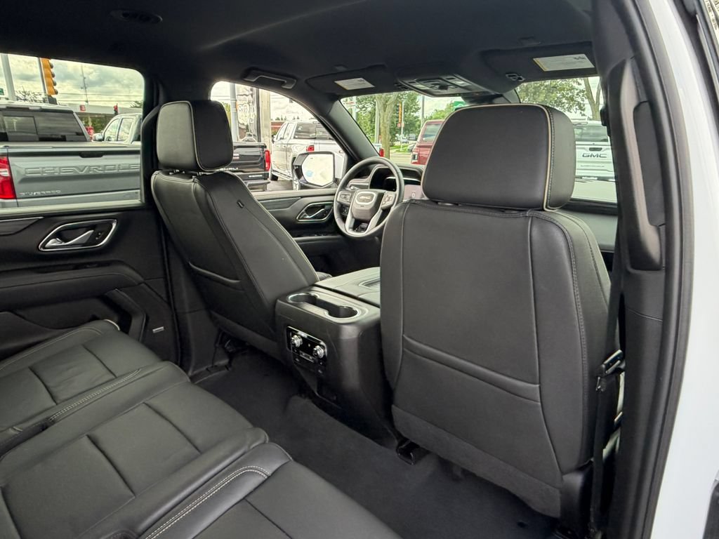 Certified 2024 GMC Yukon XL SLT w/ SLT Luxury Package AWD/4WD image 14