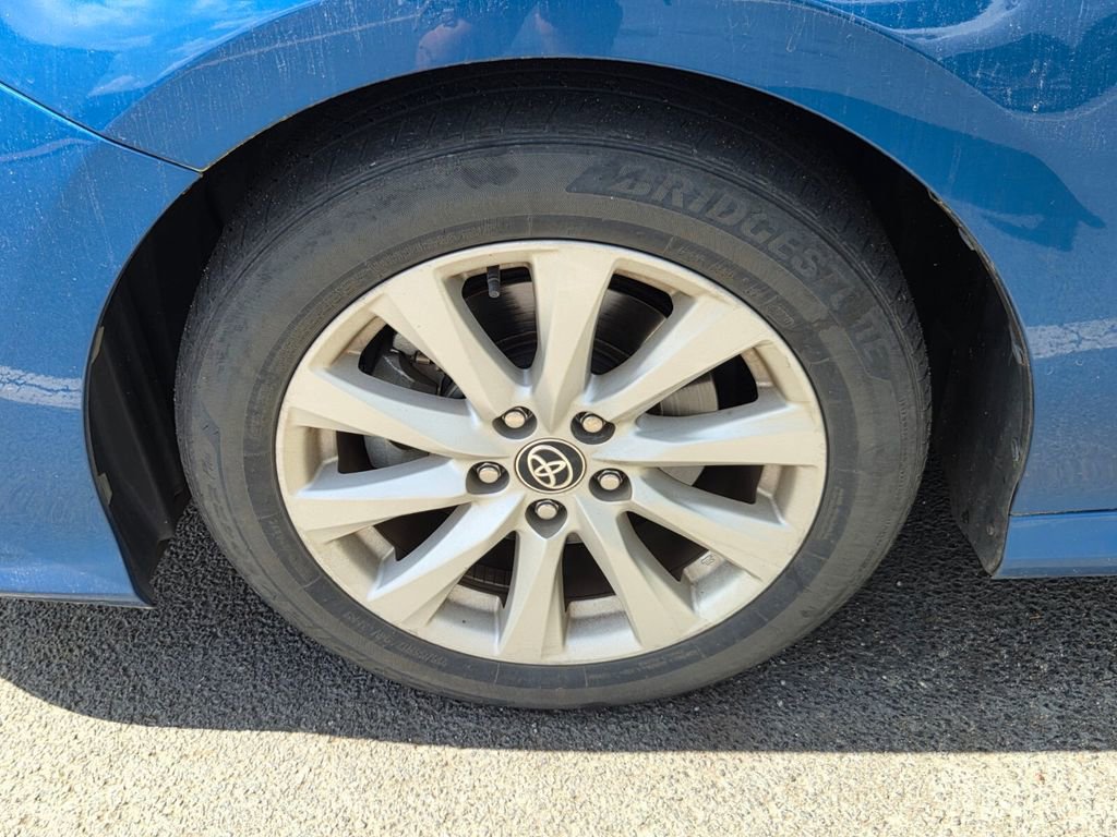 Used 2020 Toyota Camry LE image 4