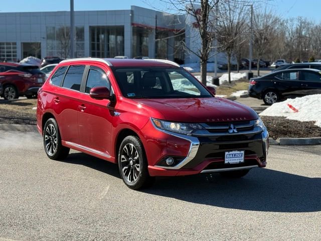 Used 2018 Mitsubishi Outlander 4WD Plug-In Hybrid image 3