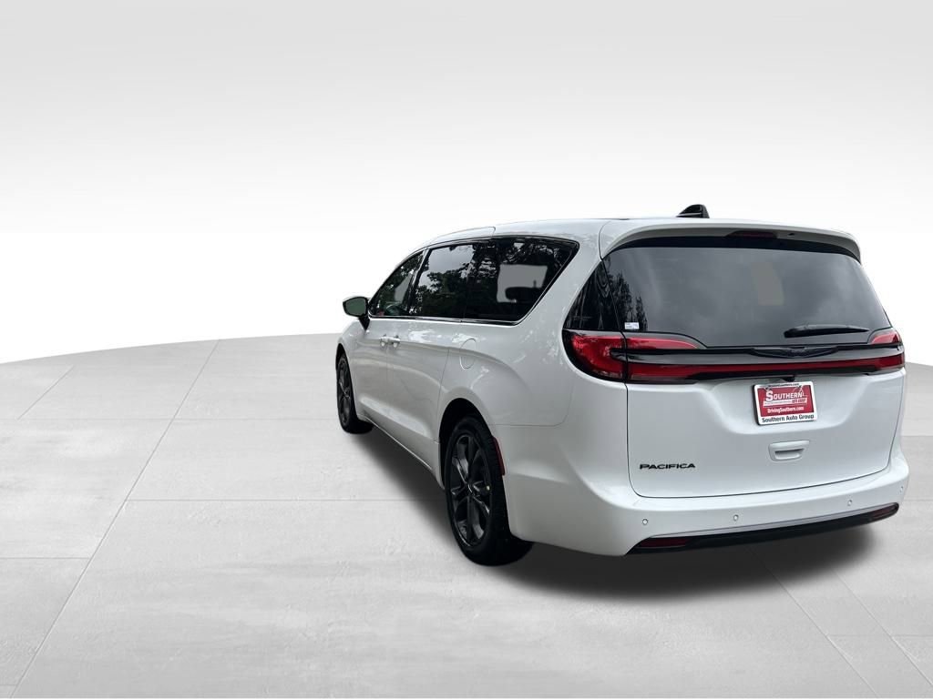 New 2026 Chrysler Pacifica Select image 4
