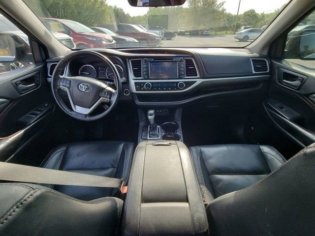 Used 2018 Toyota Highlander Limited image 2