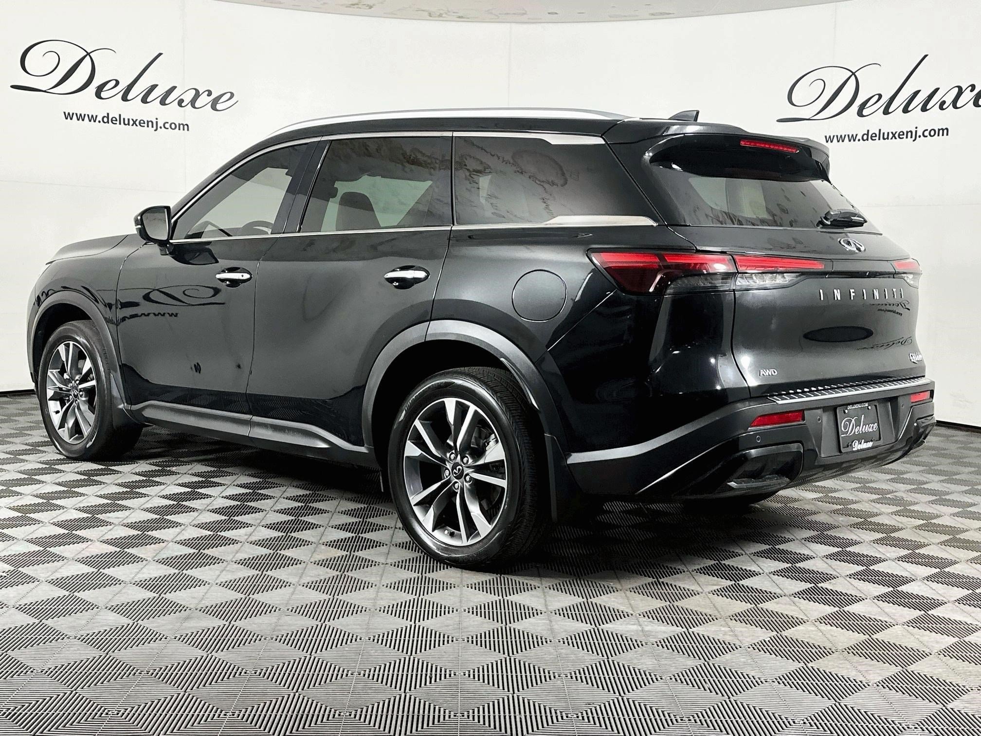 Used 2023 INFINITI QX60 Luxe w/ Performance Audio Package AWD/4WD image 4