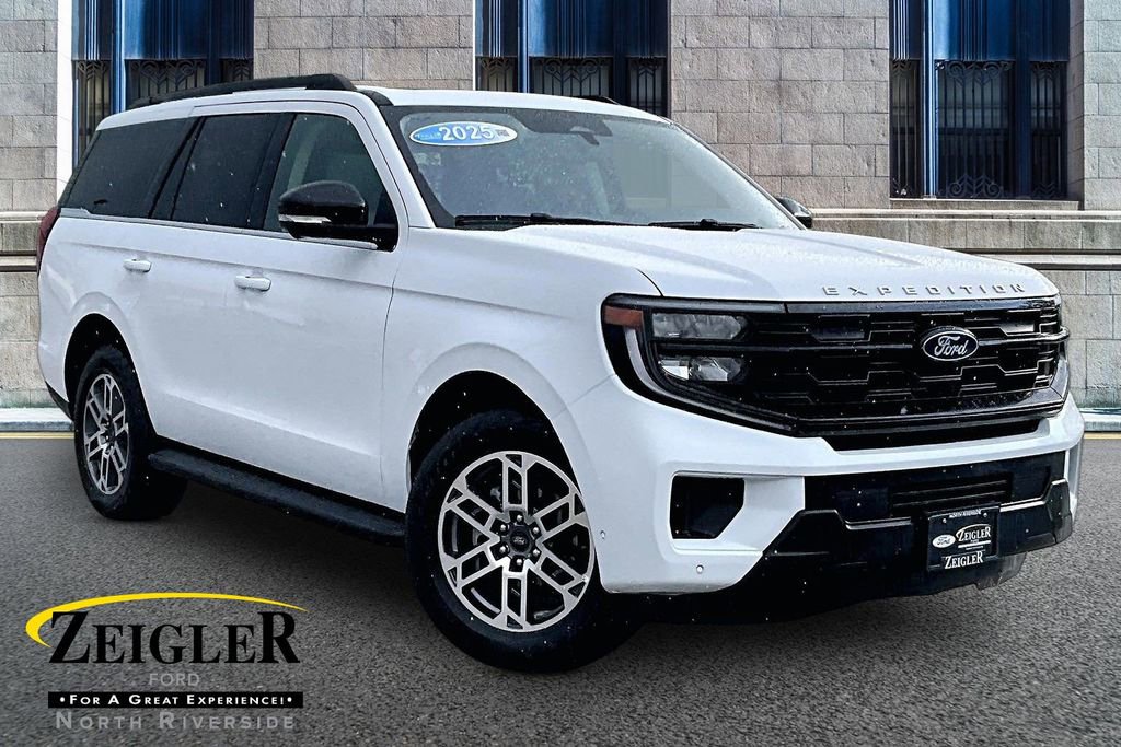 Used 2025 Ford Expedition Active AWD/4WD image 1