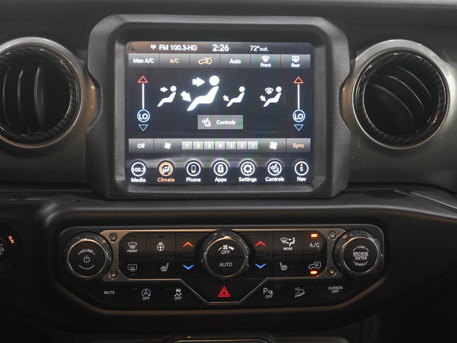 Used 2019 Jeep Wrangler Unlimited Sahara w/ Uconnect 4C Nav & Sound Group AWD/4WD image 17