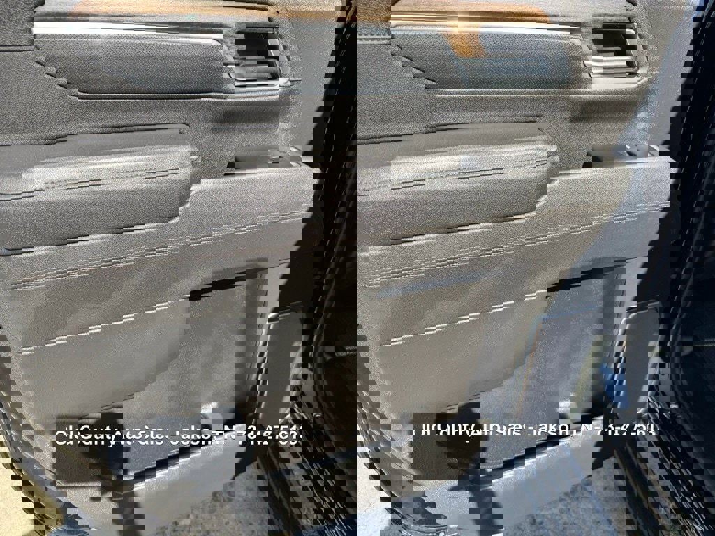 Used 2025 Chevrolet Silverado 2500 High Country w/ Midnight Edition image 32