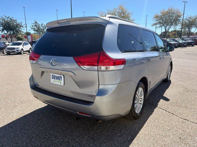 Used 2012 Toyota Sienna XLE w/ Entertainment Pkg FWD image 5