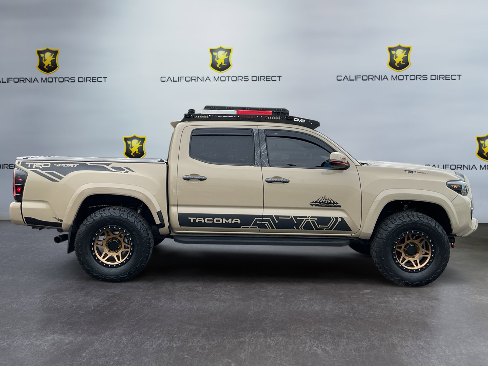 Used 2017 Toyota Tacoma TRD Sport w/ Tow Package RWD image 4