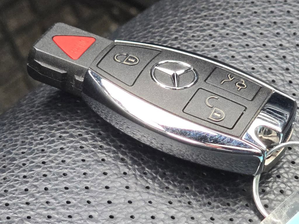 Certified 2018 Mercedes-Benz GLC 300 4MATIC image 37