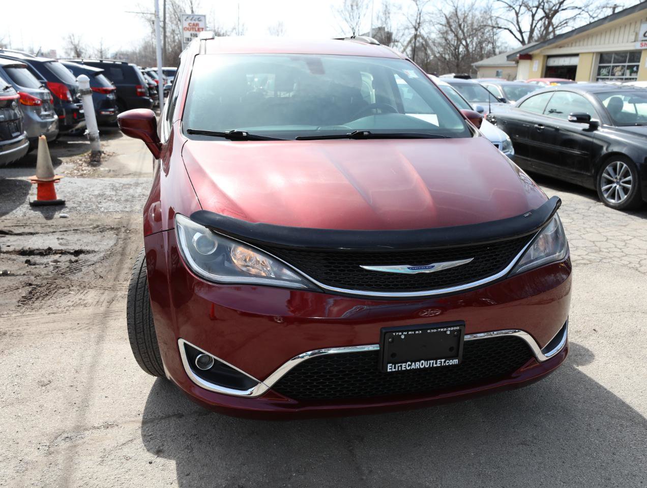 Used 2020 Chrysler Pacifica Touring-L w/ Tire & Wheel Group FWD image 3