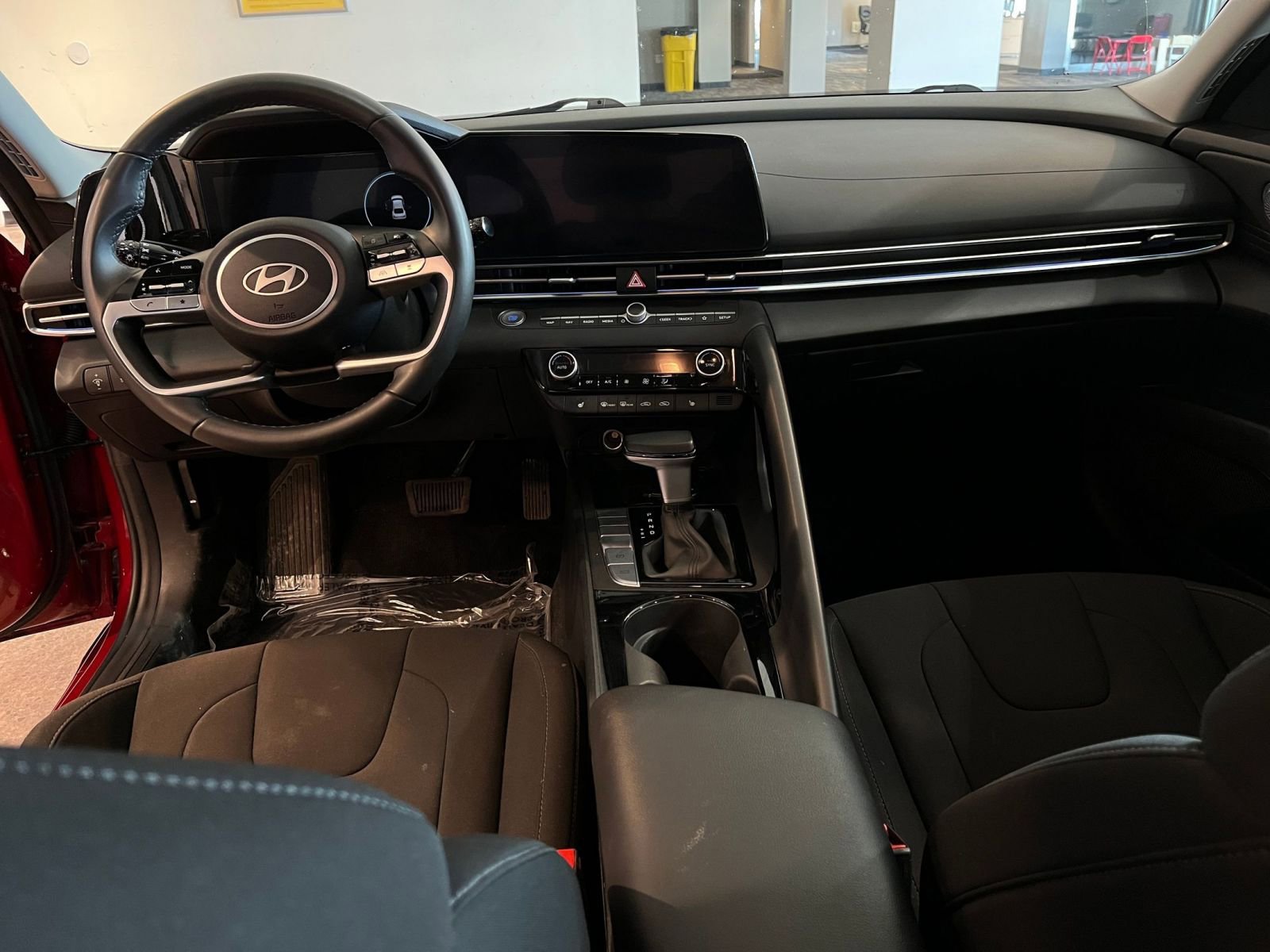 Used 2025 Hyundai Elantra SEL image 34