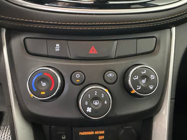 Used 2021 Chevrolet Trax LT w/ Premium Seat Package FWD image 23