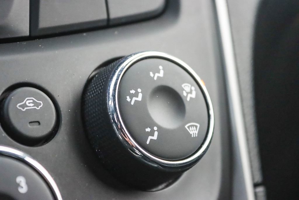 Used 2022 Chevrolet Trax LT w/ LT Convenience Package image 50