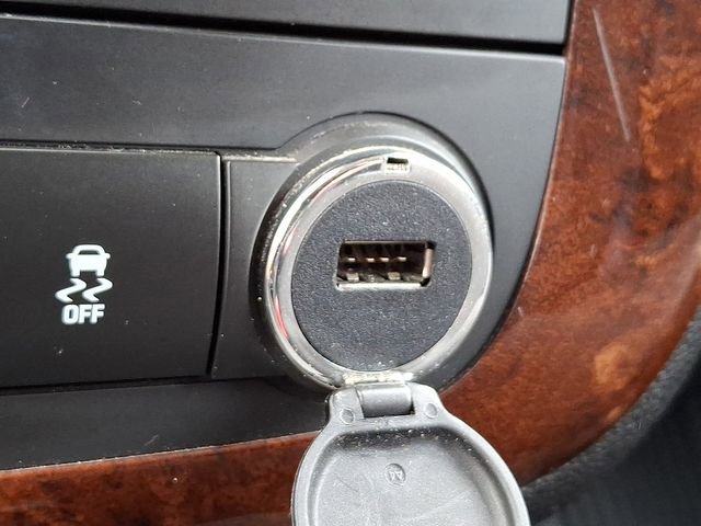 Used 2013 Chevrolet Avalanche LS image 25