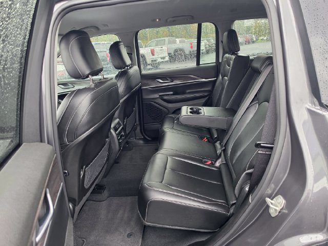 Used 2023 Jeep Grand Cherokee Limited AWD/4WD image 10