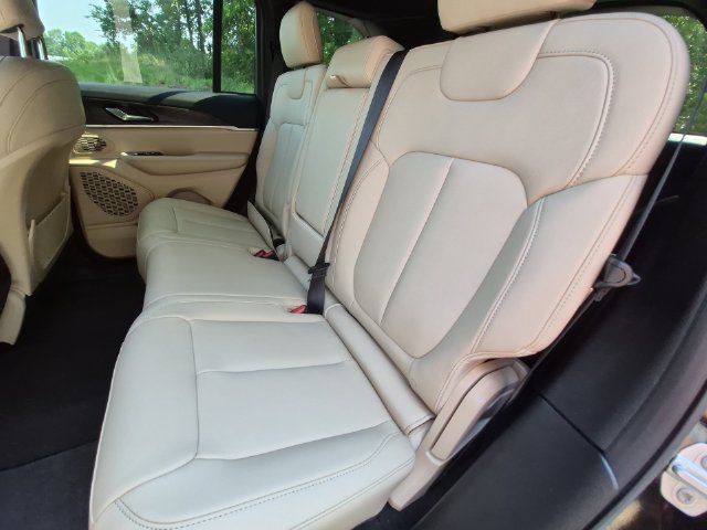 New 2026 Jeep Grand Cherokee Limited w/ Limited Altitude Package AWD/4WD image 28