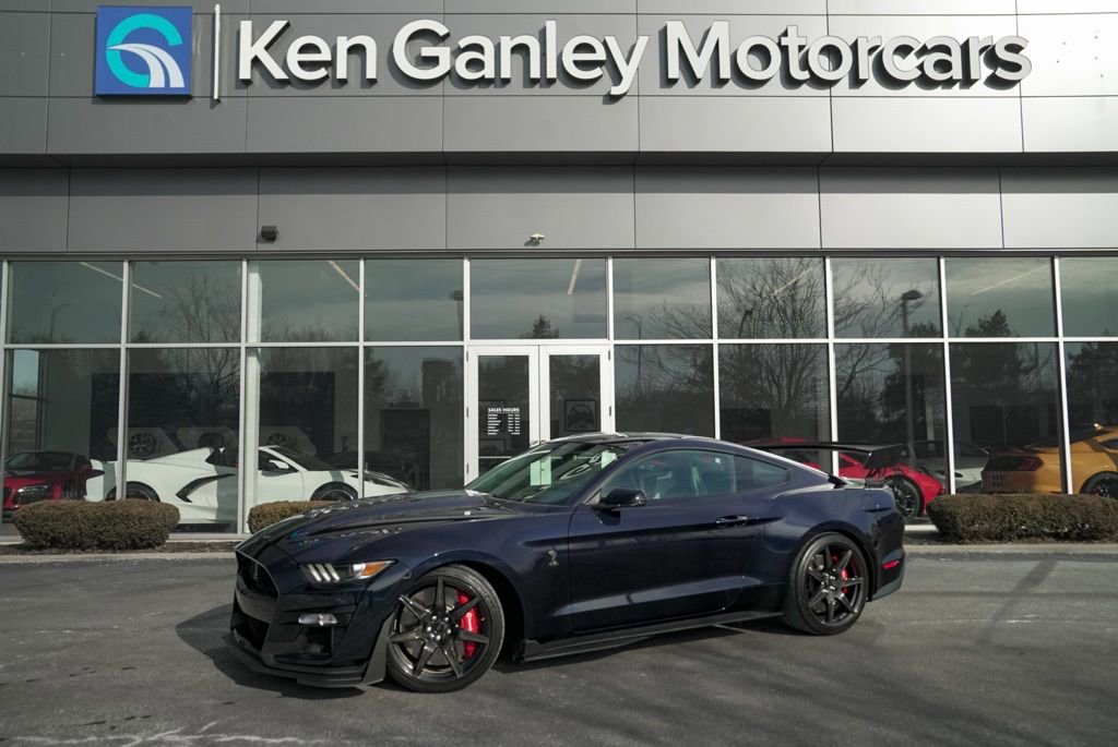 Used 2021 Ford Mustang Shelby GT500 w/ Carbon Fiber Track Pack RWD image 1