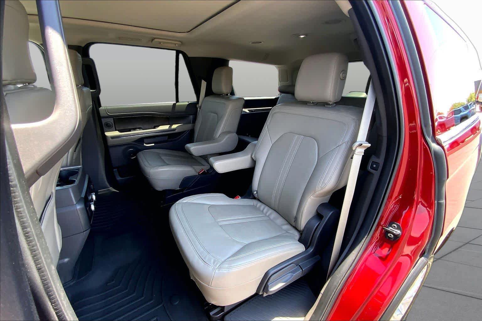 Used 2019 Ford Expedition Limited w/ Equipment Group 302A RWD image 21