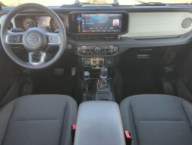 Used 2025 Jeep Wrangler Sahara image 21
