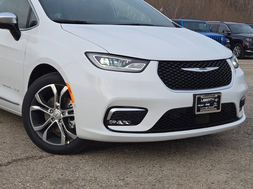 New 2026 Chrysler Pacifica Pinnacle w/ Trailer Tow Group FWD image 4