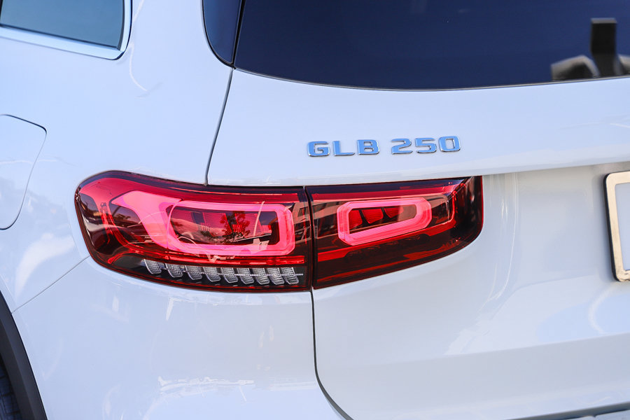 Used 2022 Mercedes-Benz GLB 250 w/ Premium Package Lite image 11