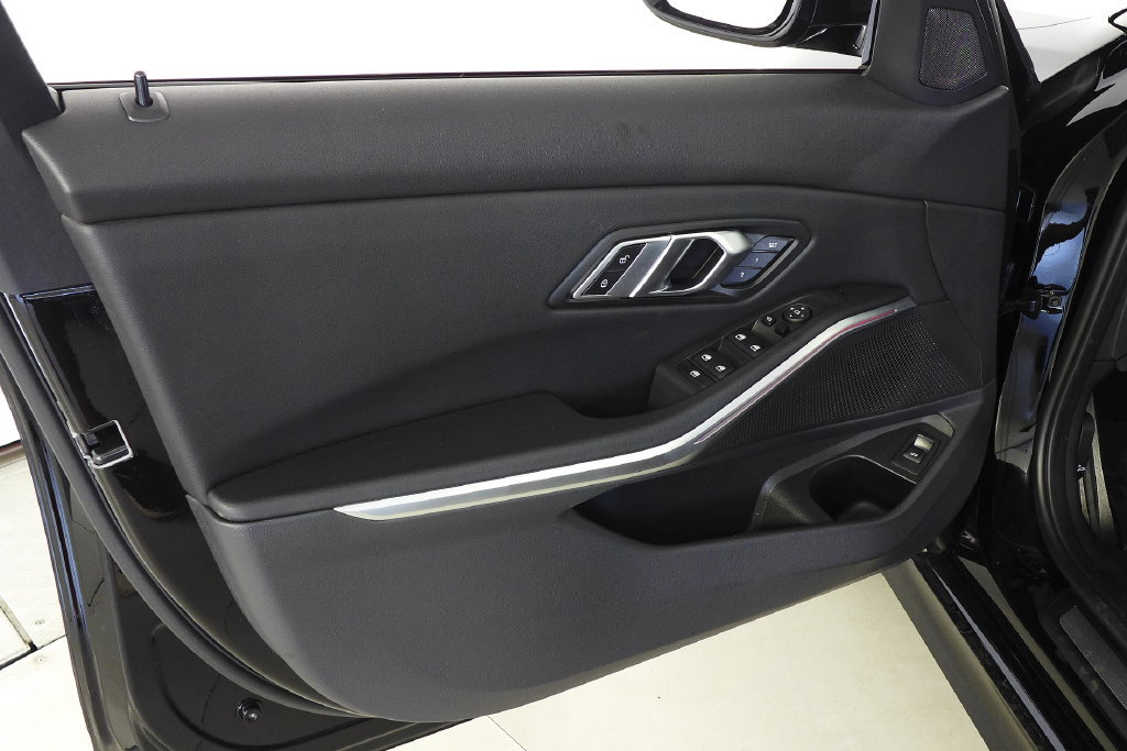 Used 2023 BMW 330i Sedan w/ Driving Assistance Package RWD image 11