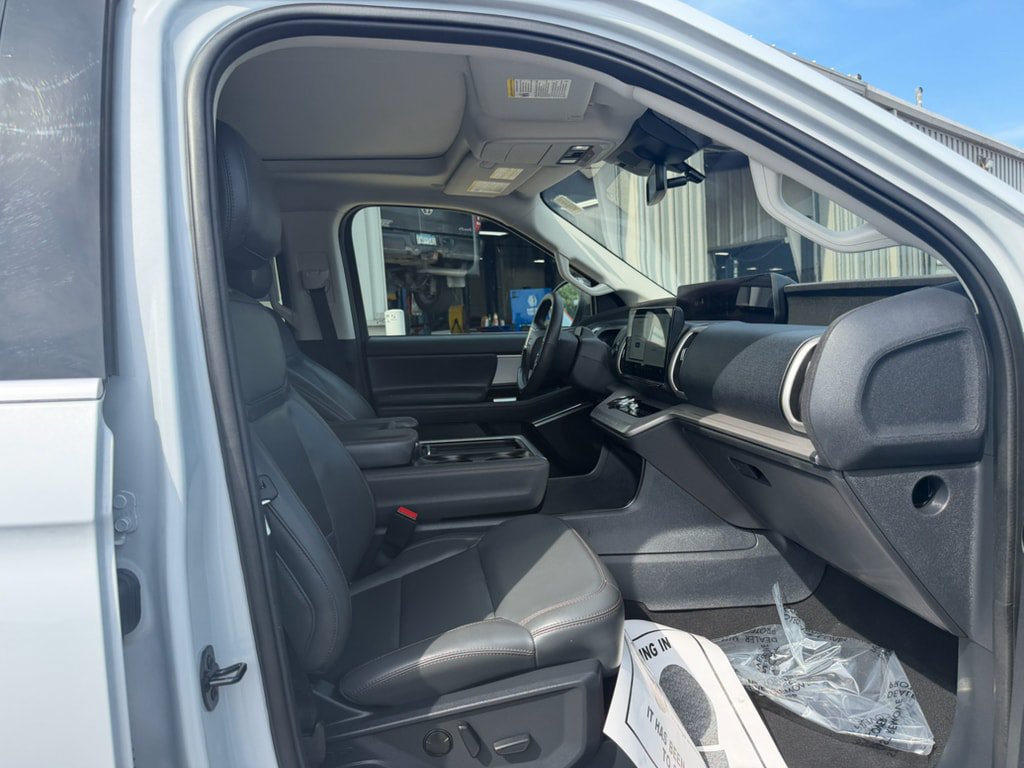 Used 2025 Ford Expedition Active AWD/4WD image 7