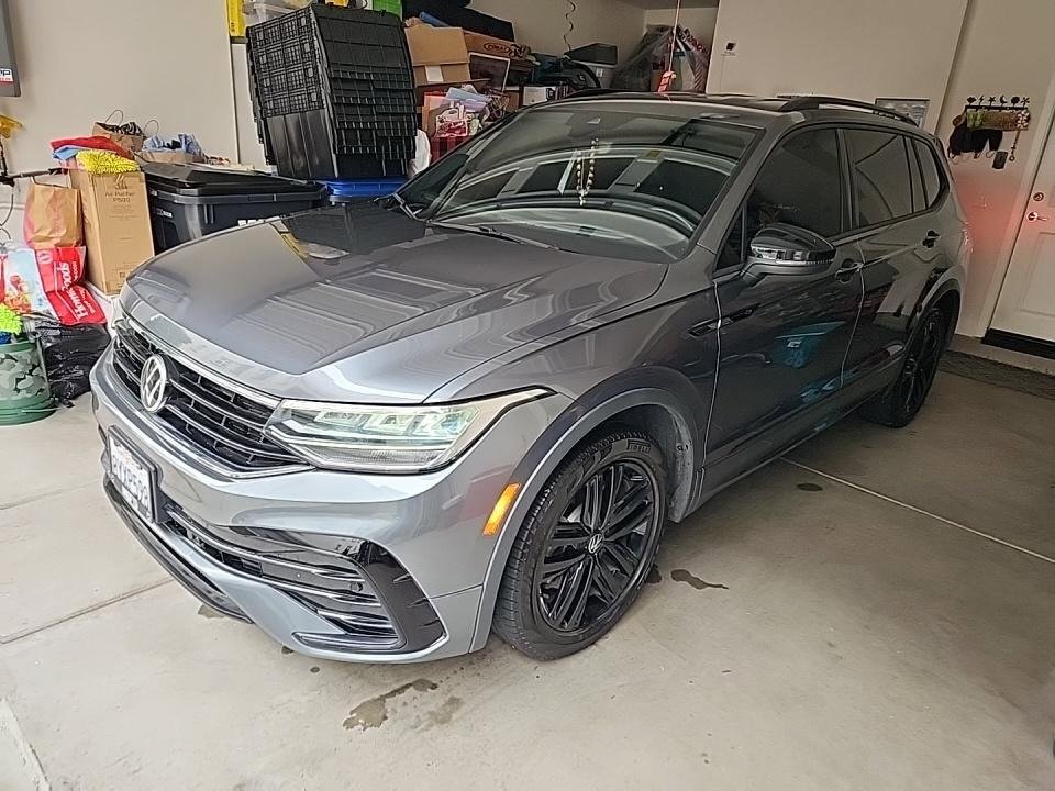 Used 2022 Volkswagen Tiguan SE R-Line image 1