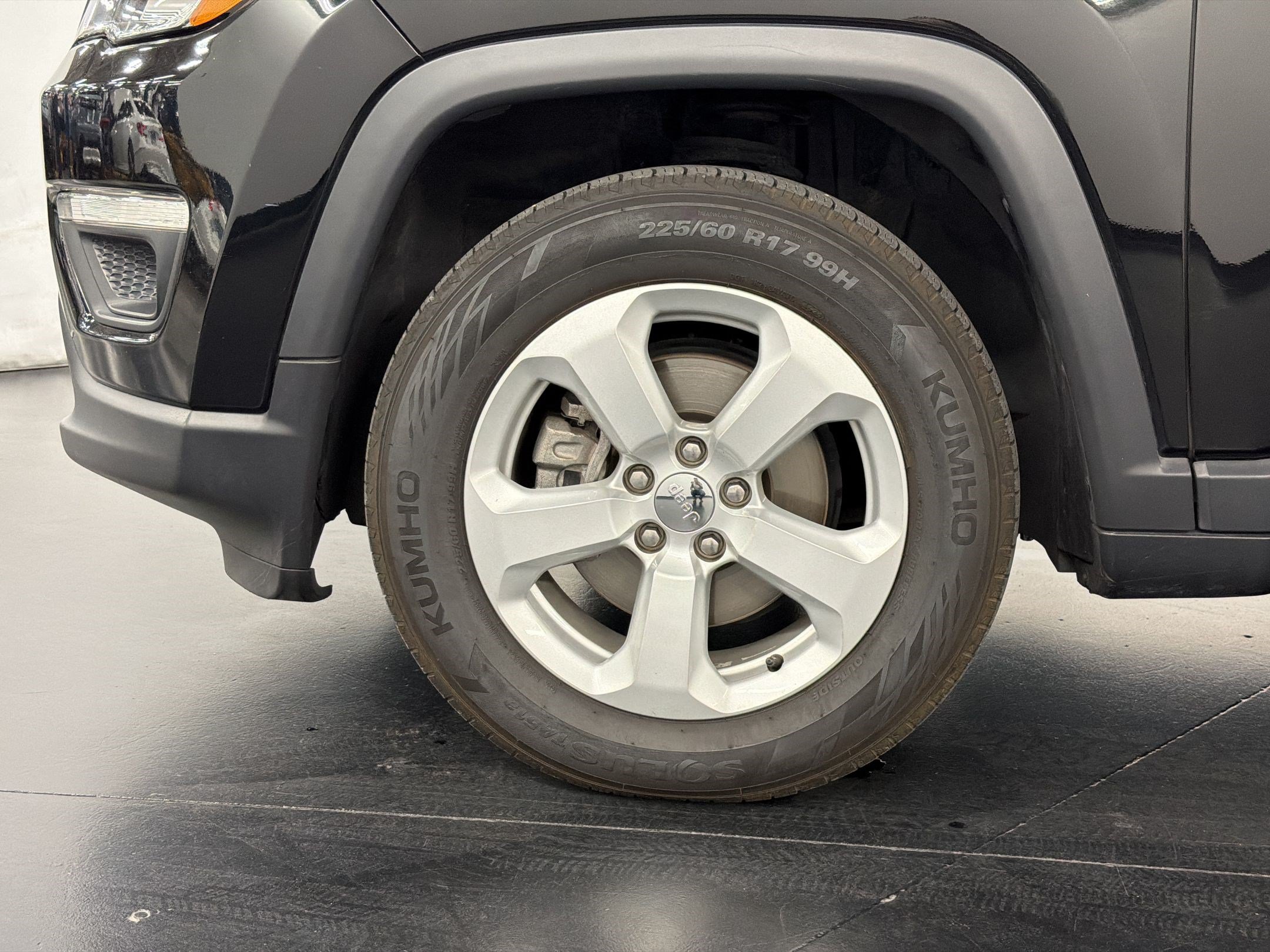 Used 2017 Jeep Compass Latitude w/ Safe & Security Group FWD image 12