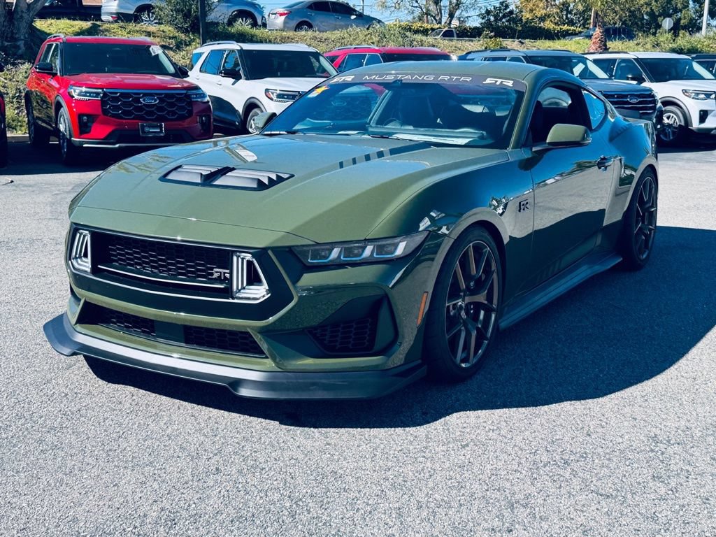Used 2025 Ford Mustang GT Premium w/ GT Performance Package RWD image 7