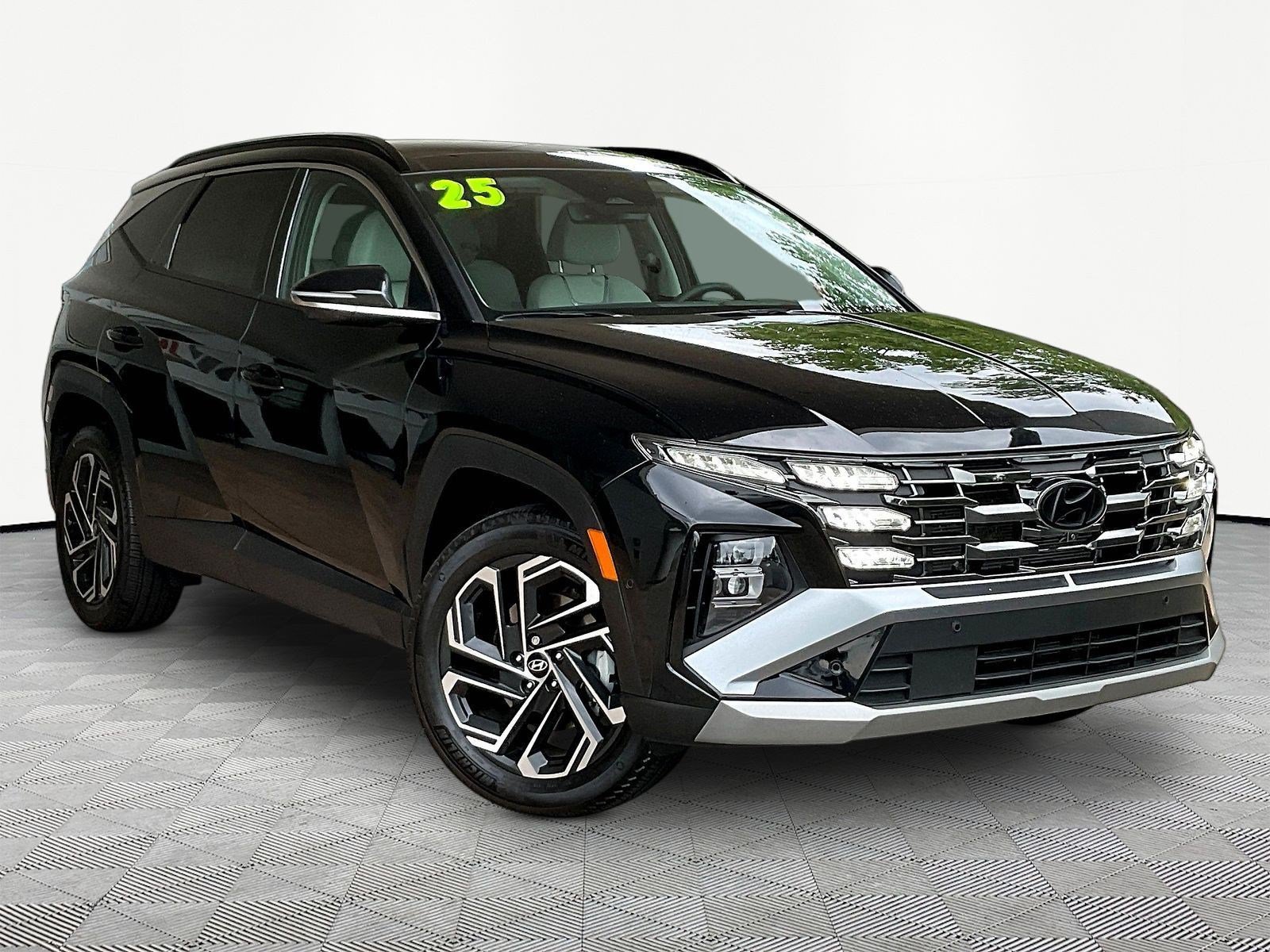 Used 2025 Hyundai Tucson Limited AWD/4WD image 3