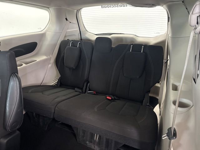 Used 2023 Chrysler Voyager LX image 21