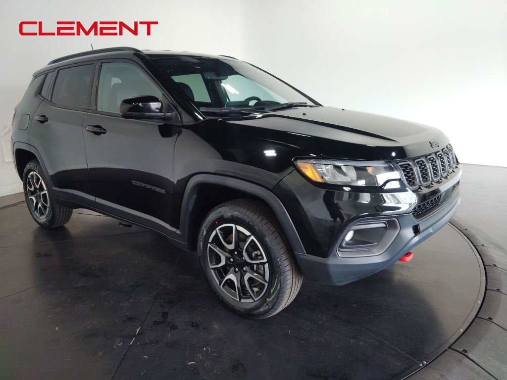 Used 2024 Jeep Compass Trailhawk image 4