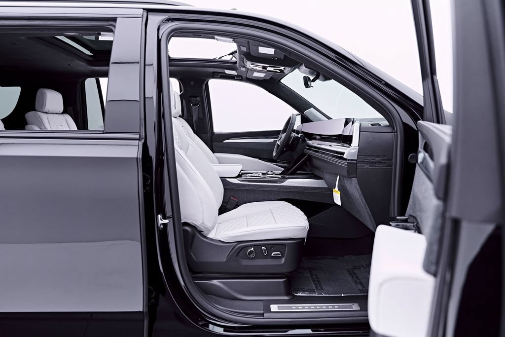 Used 2026 Cadillac Escalade ESV V AWD/4WD image 28