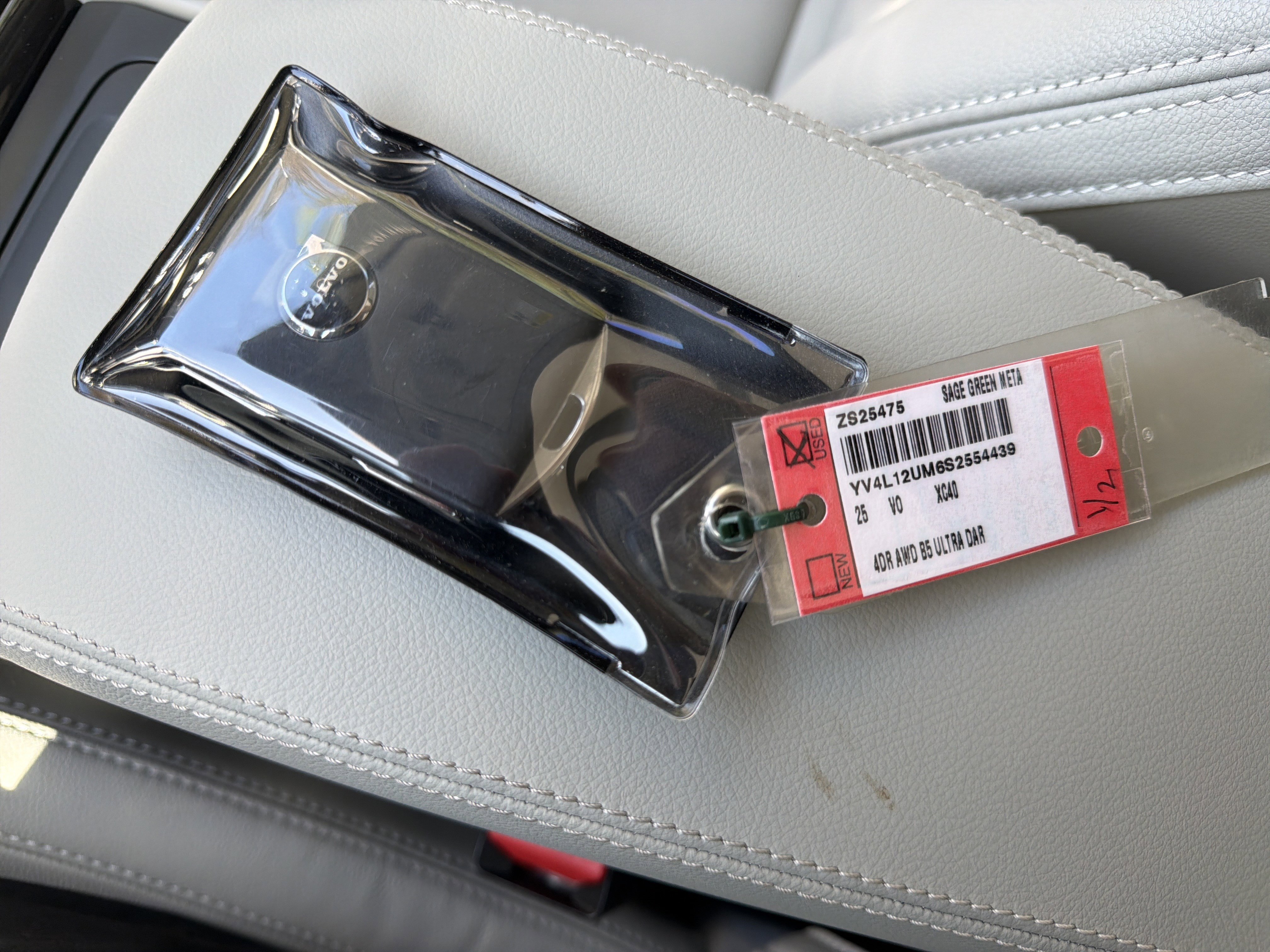 Certified 2025 Volvo XC40 B5 Ultra w/ Protection Package Premier image 38