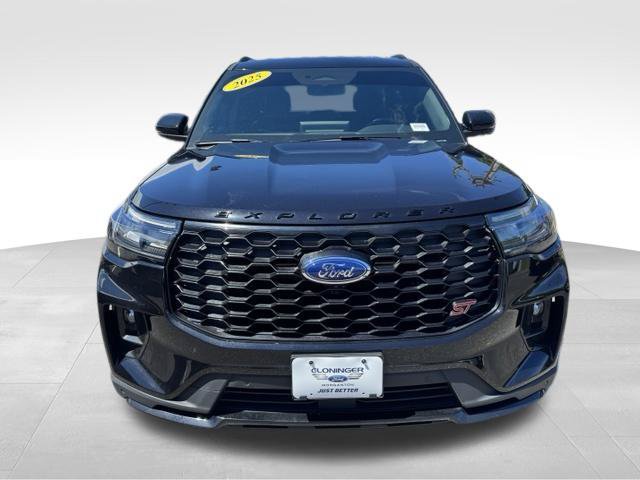 Used 2025 Ford Explorer ST AWD/4WD image 2