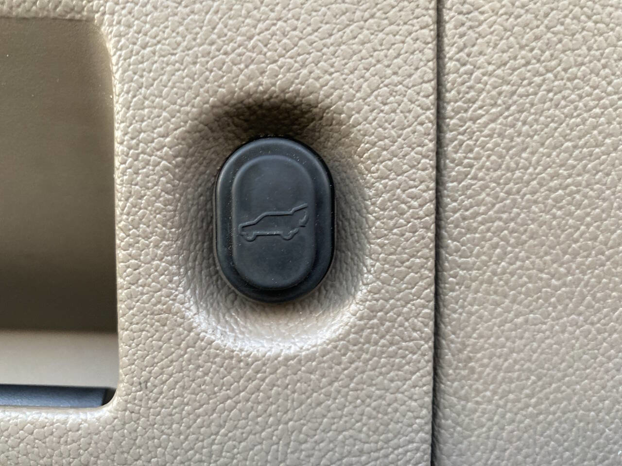 Used 2015 Chevrolet Tahoe LTZ image 18