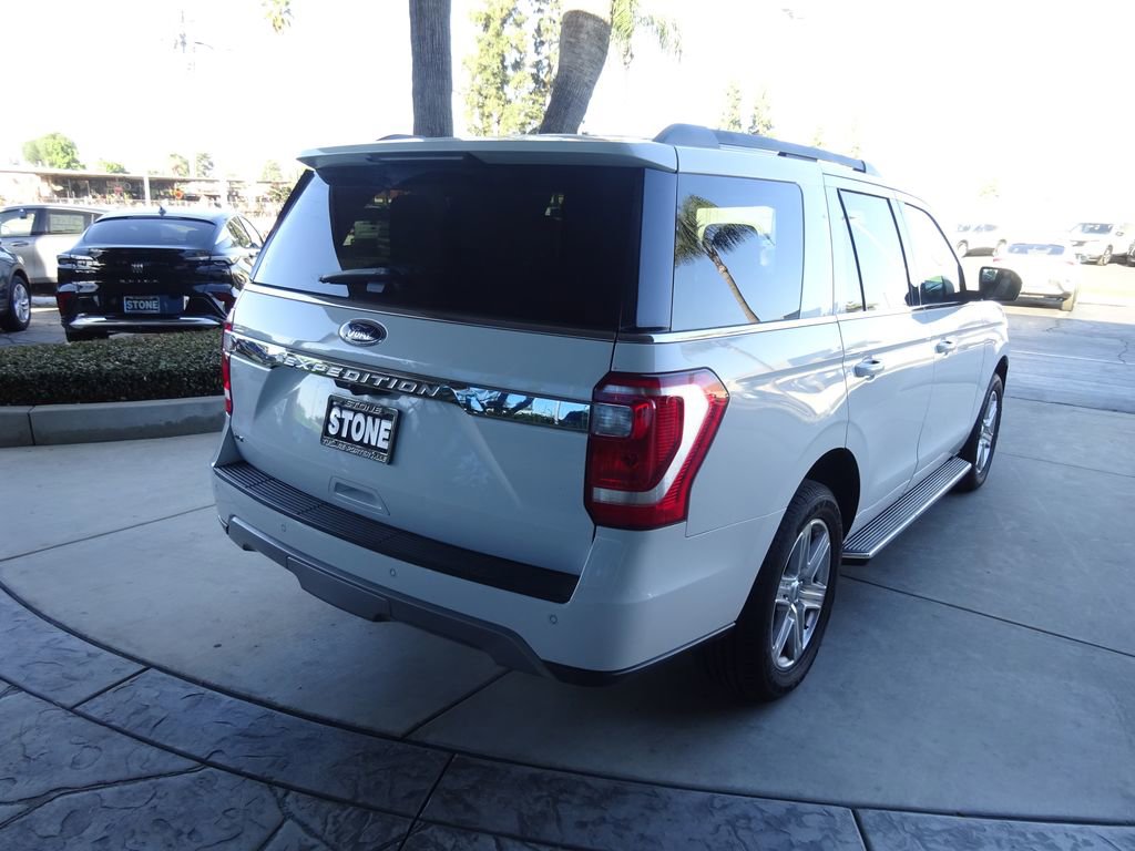 Used 2020 Ford Expedition XLT w/ Equipment Group 202A RWD image 8