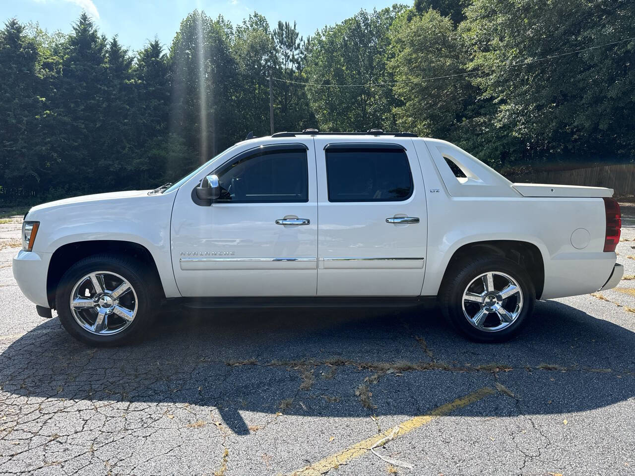 Used 2012 Chevrolet Avalanche LTZ RWD image 3