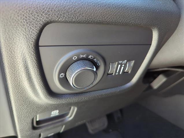 Used 2025 Jeep Grand Cherokee Altitude RWD image 25