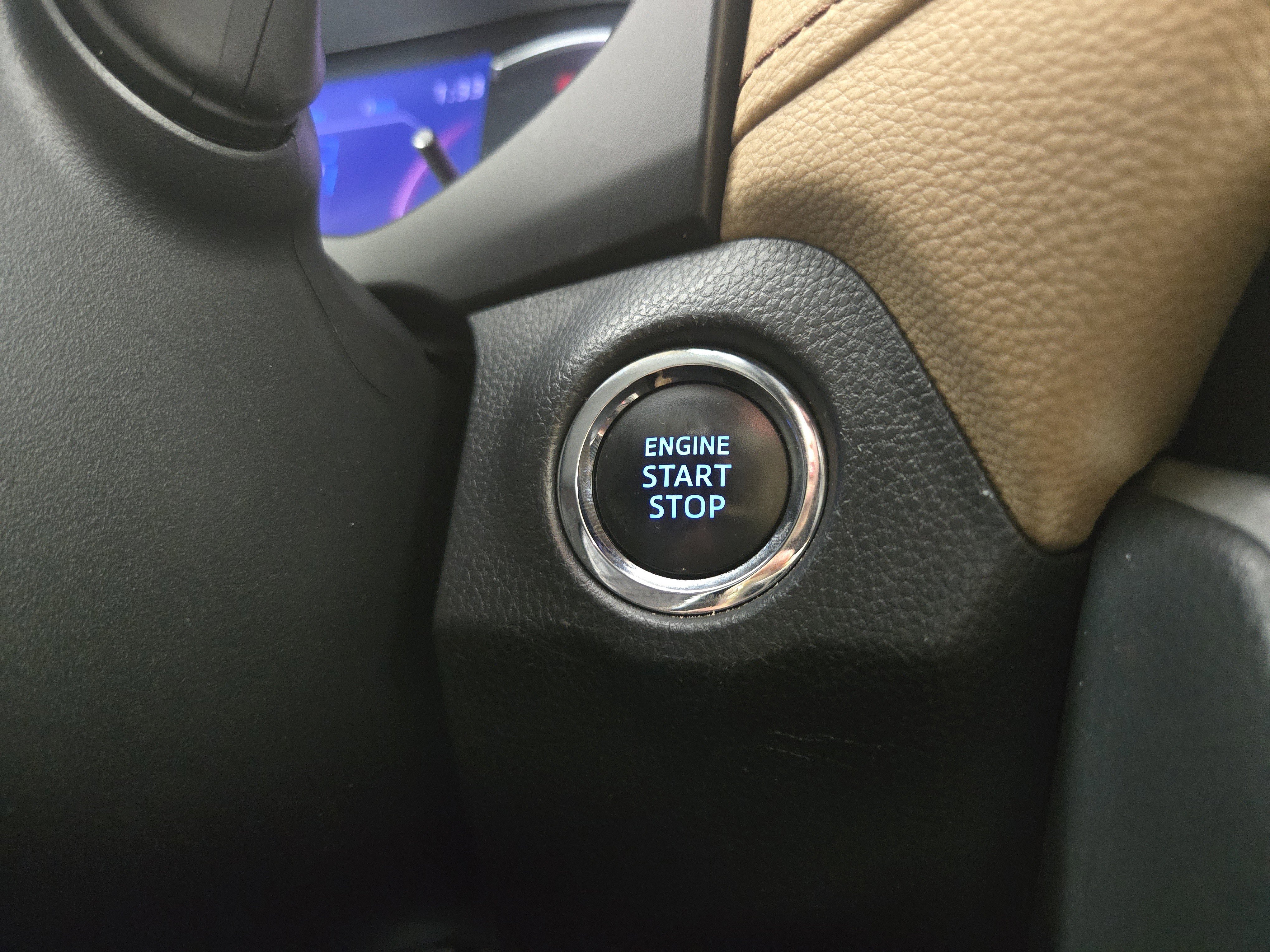 Used 2019 Toyota RAV4 Limited w/ Advanced Technology Package FWD image 26