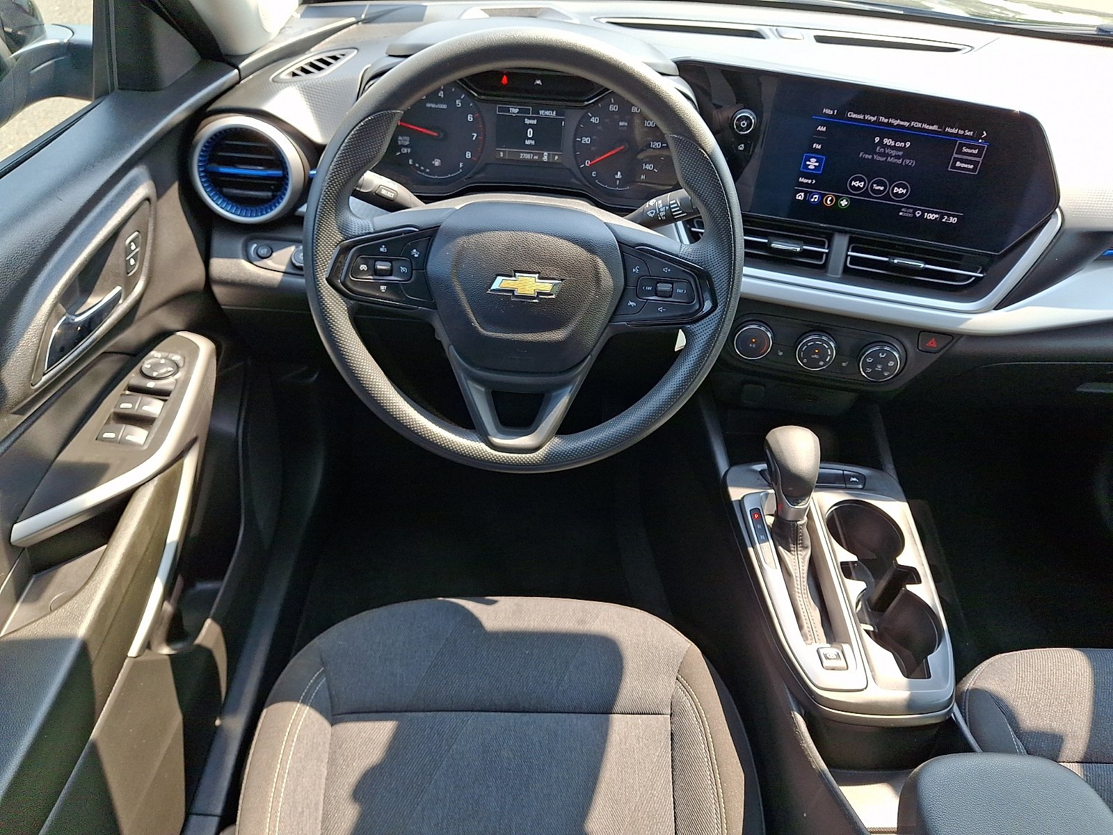 Used 2024 Chevrolet Trax LS w/ LS Convenience Package FWD image 12