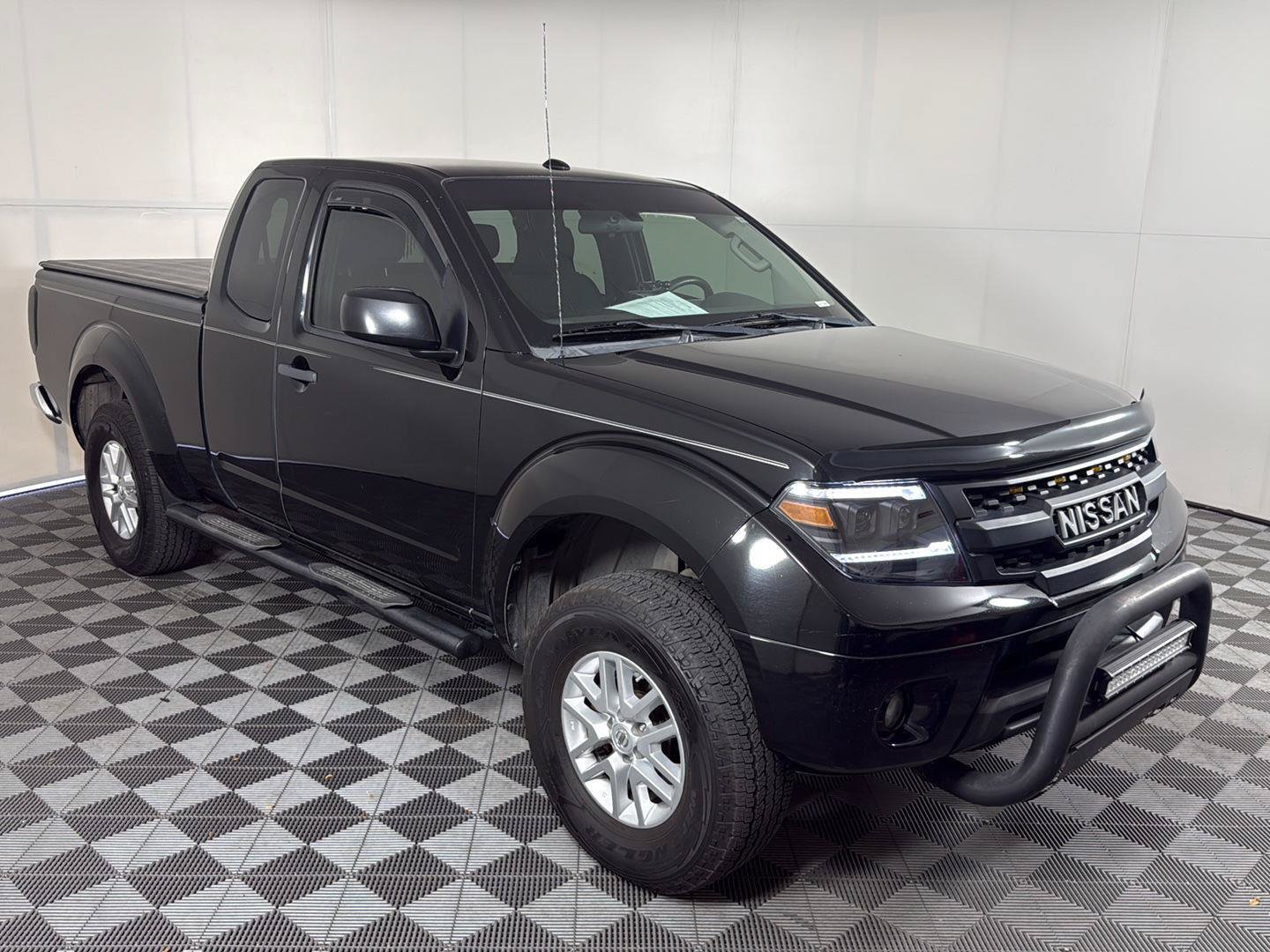Used 2014 Nissan Frontier SV AWD/4WD image 3