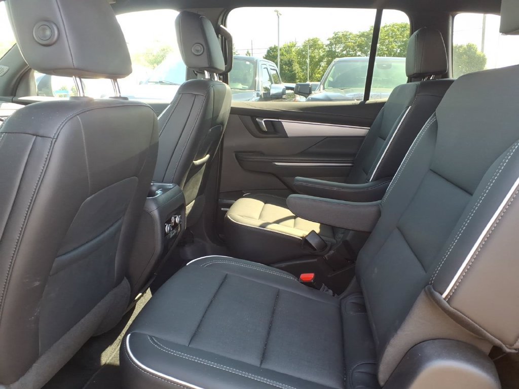 Used 2025 Buick Enclave Preferred w/ Trailering Package, 5000 lbs. AWD/4WD image 10