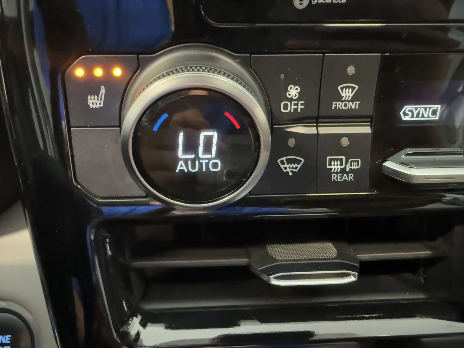 Used 2021 Toyota Highlander XLE AWD/4WD image 39