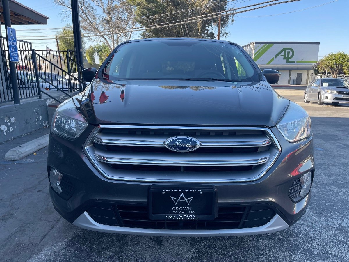 Used 2017 Ford Escape SE FWD image 2