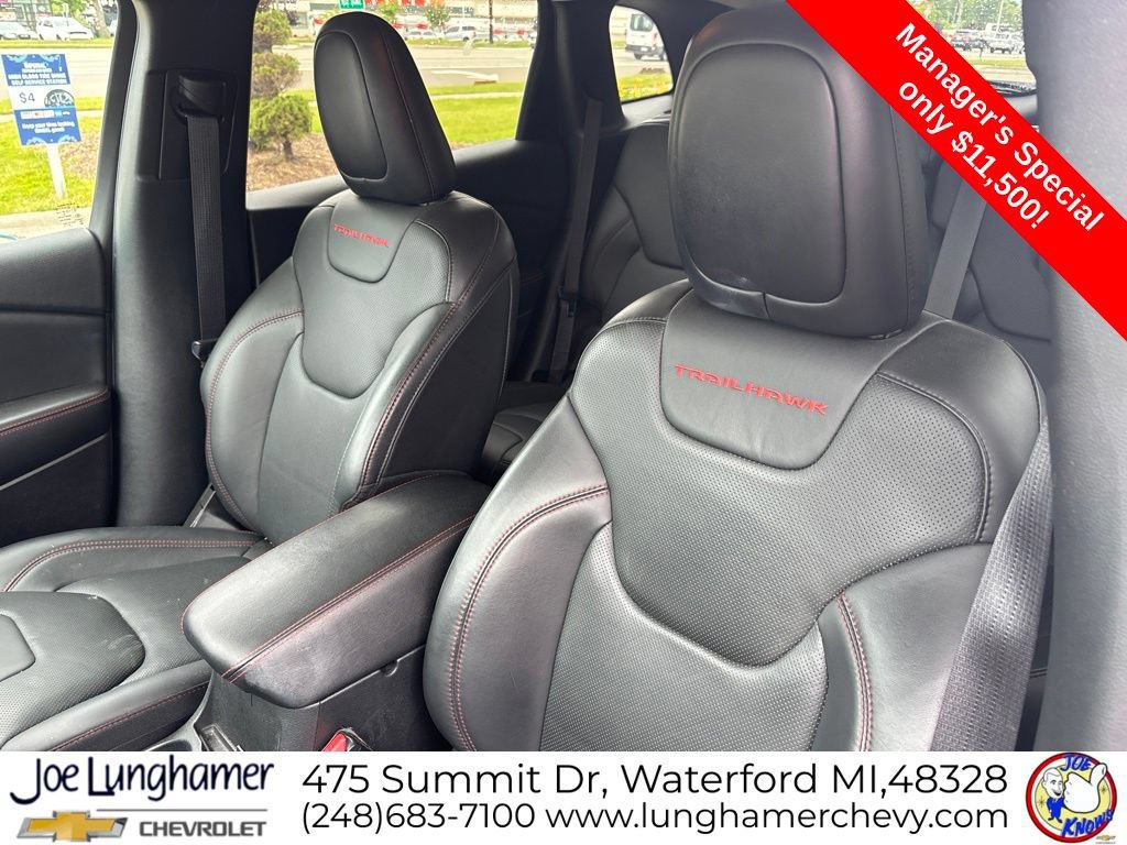 Used 2016 Jeep Cherokee Trailhawk w/ Comfort/Convenience Group AWD/4WD image 14