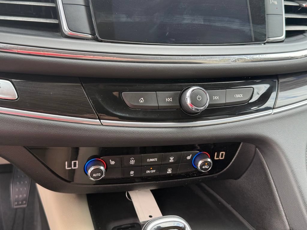 Used 2020 Buick Enclave Essence FWD image 24
