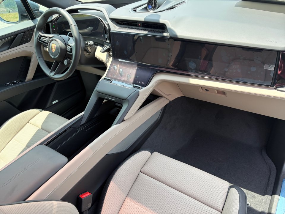 New 2026 Porsche Cayenne Electric AWD/4WD image 18
